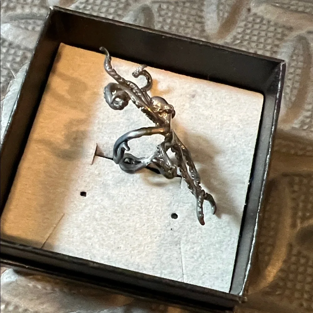 Octopus ear cuff - Picture 2 of 2